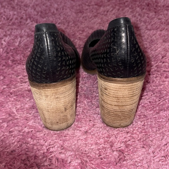 Kelsi Dagger Brooklyn Laser Cut Stacked Pumps - Picture 3 of 8